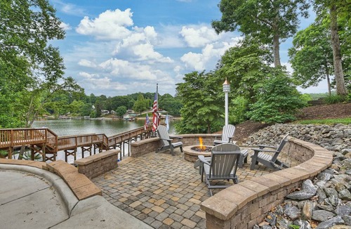 Sherrills Ford House | 250 m² House ∙ 4 bedrooms ∙ 16 guests