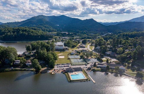 Lake Junaluska House | 253 m² House ∙ 4 bedrooms ∙ 8 guests