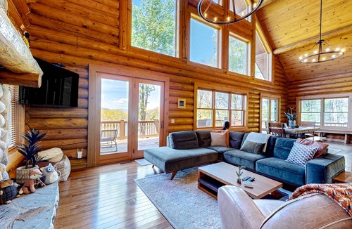 Topton Cabin | 260 m² Cabin ∙ 4 bedrooms ∙ 11 guests