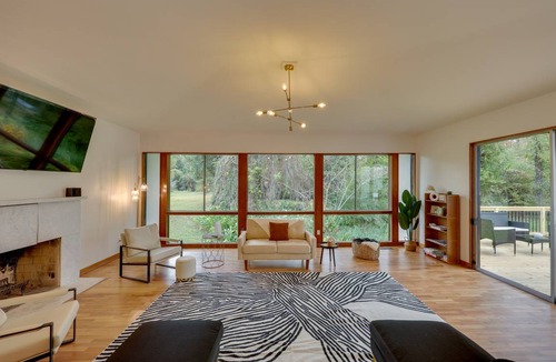 Forest Hills House | 261 m² House ∙ 3 bedrooms ∙ 7 guests
