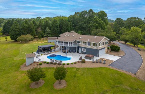 Lynn House | 265 m² House ∙ 5 bedrooms ∙ 12 guests
