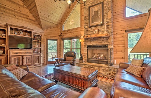 Hayesville House | 269 m² House ∙ 2 bedrooms ∙ 8 guests