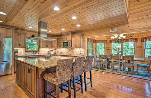 Hayesville House | 269 m² House ∙ 2 bedrooms ∙ 8 guests