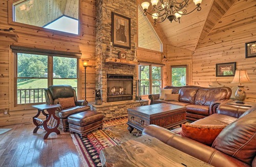 Hayesville House | 269 m² House ∙ 2 bedrooms ∙ 8 guests
