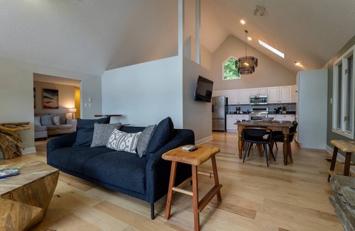 Royal Pines House | 269 m² House ∙ 3 bedrooms ∙ 14 guests