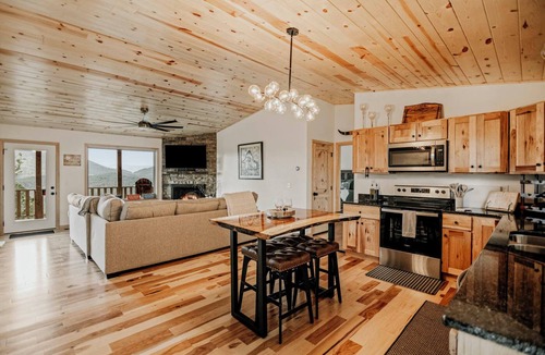 Murphy Cabin | 270° Mountain Views at EverLight Mountain Escape - Couples Retreat