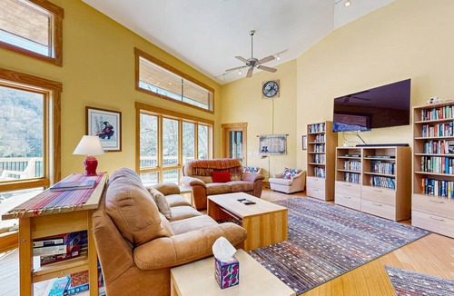 Tuckasegee House | 279 m² House ∙ 5 bedrooms ∙ 12 guests