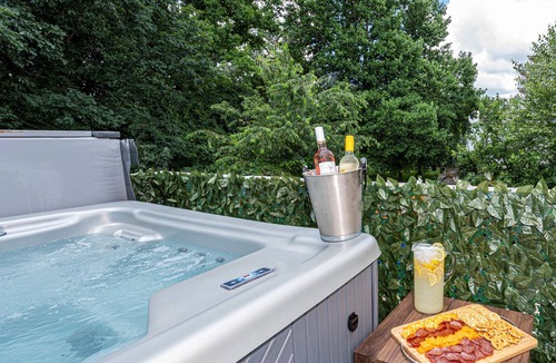 Kernersville House | 2800 sqft 8 beds 2.5 bath sleeps 20 with hot tub, pool, & luxury kitchen/baths