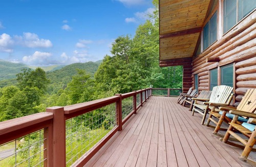 Sylva Cabin | 288 m² Cabin ∙ 2 bedrooms ∙ 9 guests