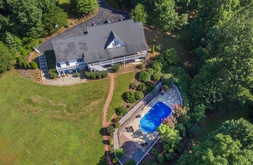 Weaverville House | 288 m² House ∙ 5 bedrooms ∙ 16 guests