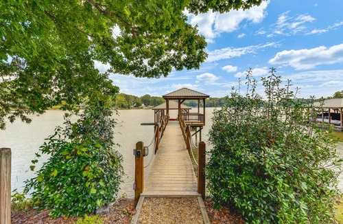 Sherrills Ford House | 289 m² House ∙ 5 bedrooms ∙ 10 guests
