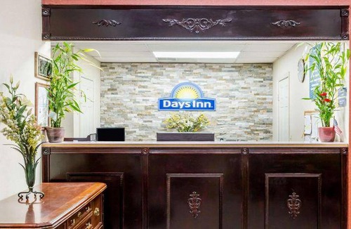 Hendersonville Hotel | 29 m² Hotel ∙ 127 guests