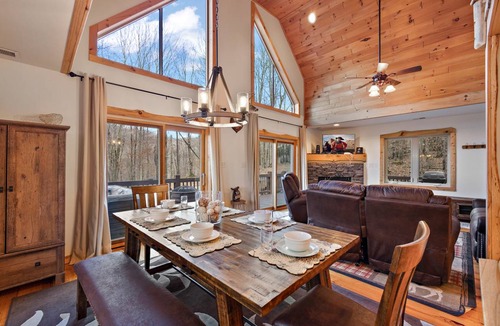 Charter Hills Cabin | 295 m² Cabin ∙ 5 bedrooms ∙ 11 guests