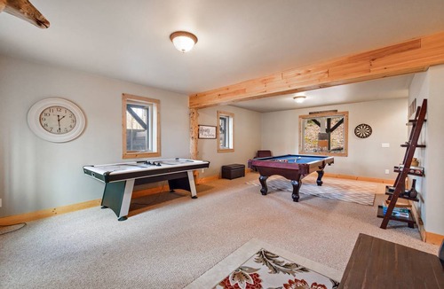 Charter Hills Cabin | 295 m² Cabin ∙ 5 bedrooms ∙ 11 guests