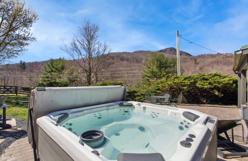 West Jefferson Cabin | 295 m² Cabin ∙ 5 bedrooms ∙ 14 guests