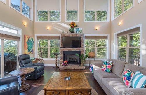 Lake Lure House | 296 m² House ∙ 5 bedrooms ∙ 12 guests