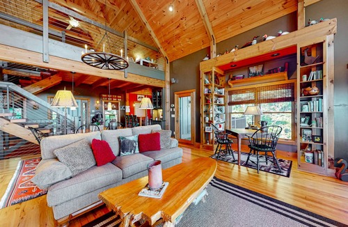 Clyde House | 297 m² House ∙ 3 bedrooms ∙ 10 guests