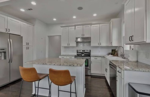 Eighth Avenue House | 2B/2B: Miss You in the Morning Long Term Rental