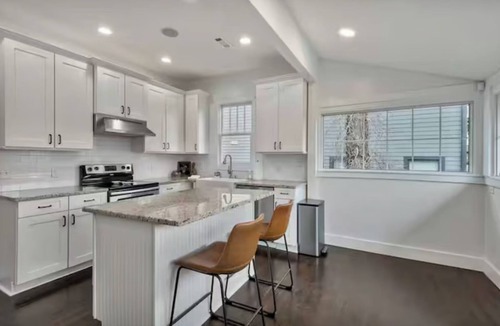 Eighth Avenue House | 2B/2B: Miss You in the Morning Long Term Rental