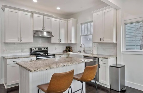 Eighth Avenue House | 2B/2B: Miss You in the Morning Long Term Rental