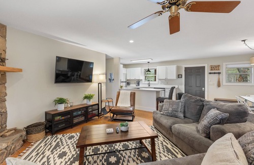 Glenville House | 2bd/2ba Cashiers 5 min. New remodel, one level, pet friendly
