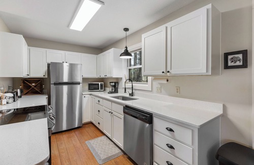 Glenville House | 2bd/2ba Cashiers 5 min. New remodel, one level, pet friendly