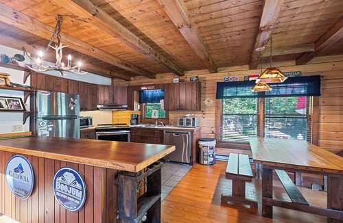 Hemphill Heights Cabin | 2BD 2BA Cozy Log Cabin, Easy Paved Access, View, Gas Log, Hot Tub, Wifi Pond