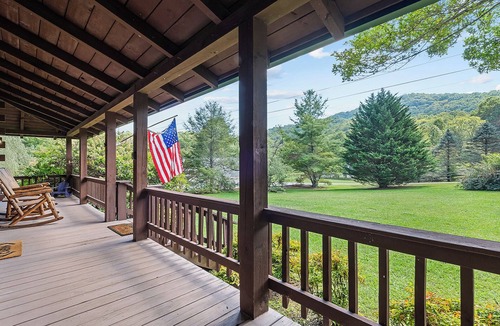 Hemphill Heights Cabin | 2BD 2BA Cozy Log Cabin, Easy Paved Access, View, Gas Log, Hot Tub, Wifi Pond