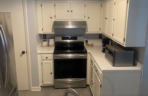 Greensboro Cottage | 2BD Cozy, Close-2-E’thing Cottage: Central to Coliseum, Downtown, Shops & Dining