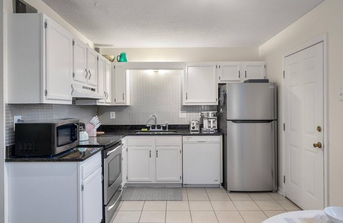 Charleston House | 2bd Townhouse 10 minutes from Charleston and Folly Beach