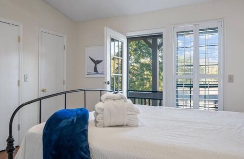 Charleston House | 2bd Townhouse 10 minutes from Charleston and Folly Beach