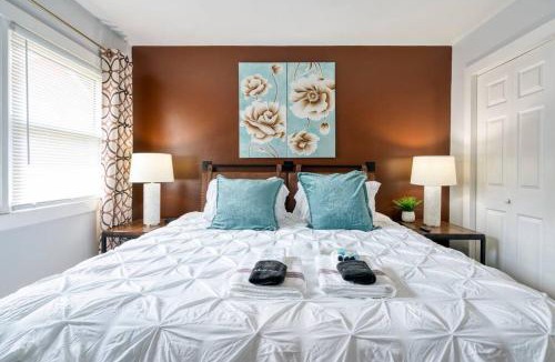Charlotte Apartment | 2BR 1BA Duplex House King Beds Great for Small Groups Close to All Uptown Charlotte attractions