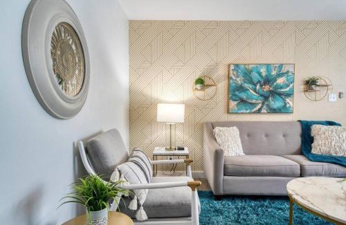 Charlotte Apartment | 2BR 1BA Duplex House King Beds Great for Small Groups Close to All Uptown Charlotte attractions