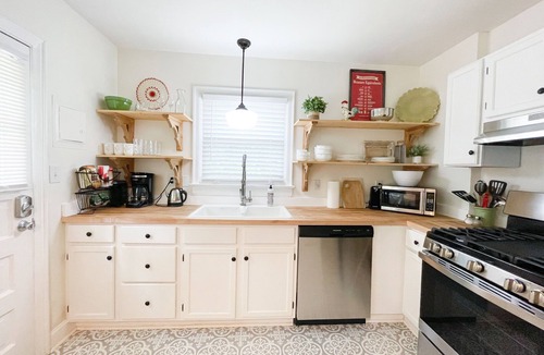 Greensboro House | 2BR 1BA Furnished House King Bed Long Stays & Pets OK