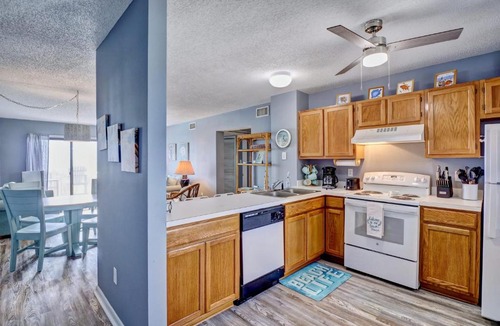 Sneads Ferry Apartment | 2BR 2BA Oceanfront Condo with POOL