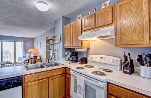 Sneads Ferry Apartment | 2BR 2BA Oceanfront Condo with POOL