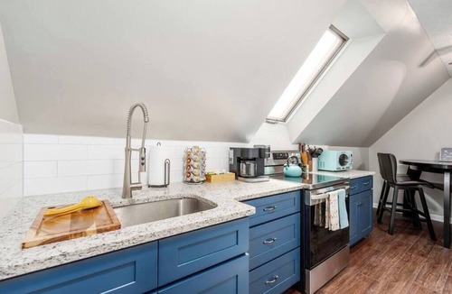 Oakley Apartment | 2BR apartment - cute, cozy, convenient