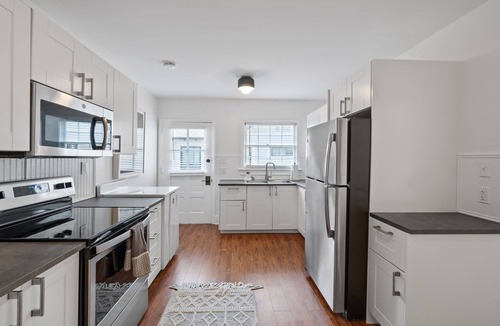 Plaza Midwood House | 2BR at Pecan Avenue - Two Bedroom House, Sleeps 6