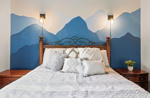 Beech Mountain House | 2BR Condo Sleeps 4 Skiing BIG Views Wildlife