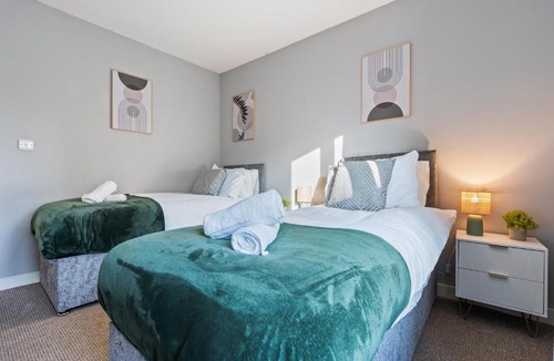 Saint Paul's Apartment | 2BR Contractor Stay - WiFi Sleeps 5