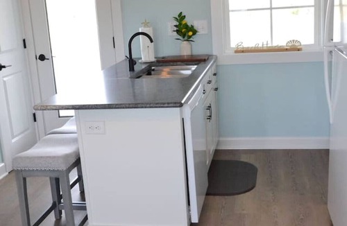 Davis House | 2BR Cozy Cottage|Private Dock