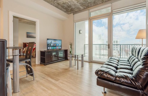 Second Ward Apartment | 2BR Furnished Apartment near Convention Center