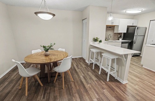 Vestavia Hills Apartment | 2BR Great for Mid/Long Stays - King Bed/Pool/Gym/Family Friendly