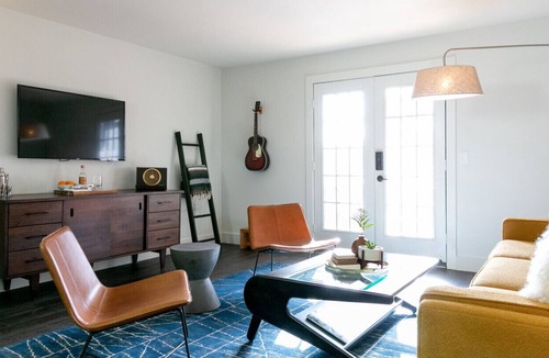 Rutledge Hill Apartment | 2BR Suite: DT Nash, Full Kitchen & Living Room
