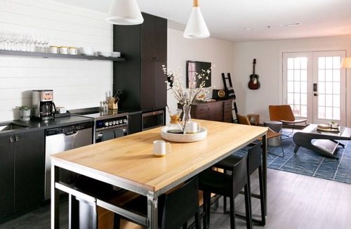 Rutledge Hill Apartment | 2BR Suite: DT Nash, Full Kitchen & Living Room