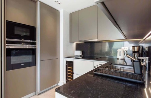 Bunhill Apartment | 2BR with AC, Gym, Pool & City Views