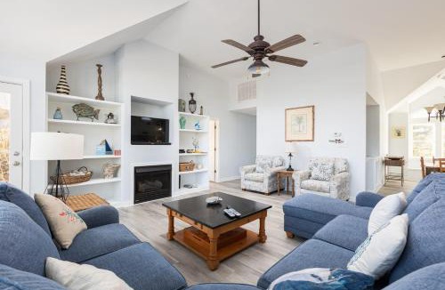 Corolla Village House | 2min Walk to Beach Pool Spa Game Room Big Yard