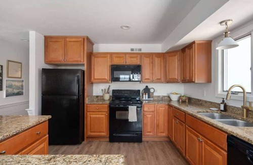 Ocean Hill House | 2Min Walk to Beach, Private Pool & Hot Tub!