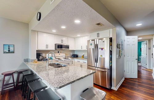 Surf City Condo | 2nd-floor ocean-view condo with private beach access, community pool, gazebo