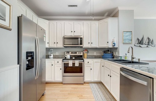 Folly Beach Condo | 2nd-floor retreat with screened porch, shared pool, WiFi, central AC & elevator